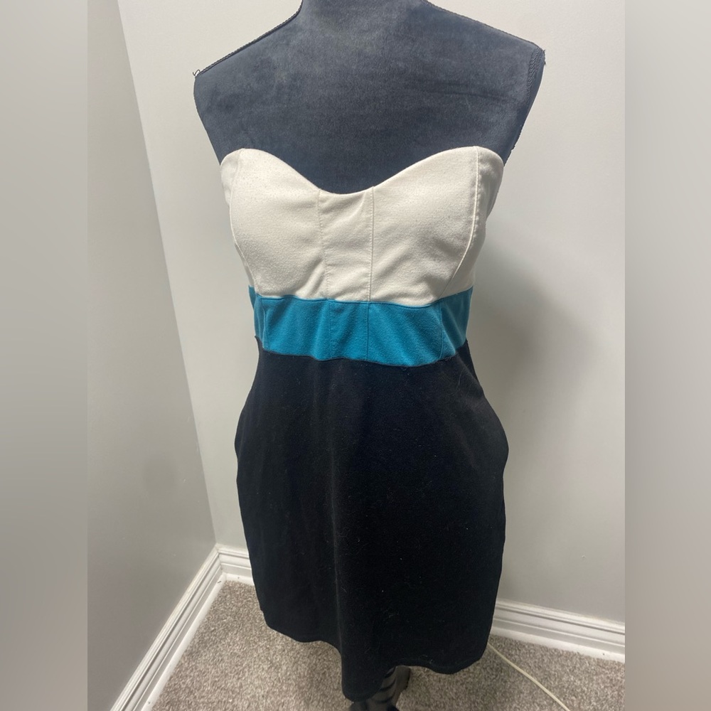 Guess xl strapless dress with pockets